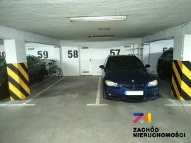 Miejsce postojowe + skrytka przy Rzeźniczaka 11B